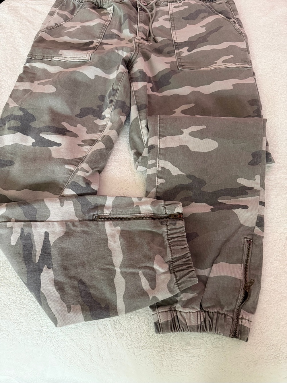 American Eagle Outfitters Women's Straight Leg Camo Jeans - Green & Gray